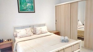 Executive Double Room | Desk, free WiFi, bed sheets - Sun Rise House (Jakarta)