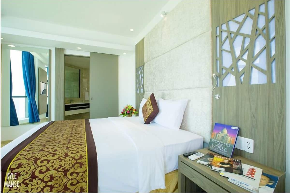 Junior Double Room, Ocean View | 1 bedroom, premium bedding, minibar, in-room safe