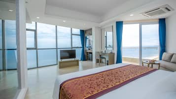Luxury Suite, 1 King Bed, Ocean View | Beach/ocean view