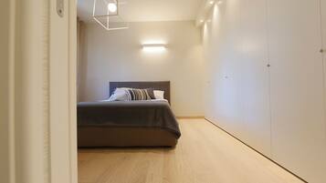 Apartment | 1 bedroom, premium bedding, in-room safe, individually decorated