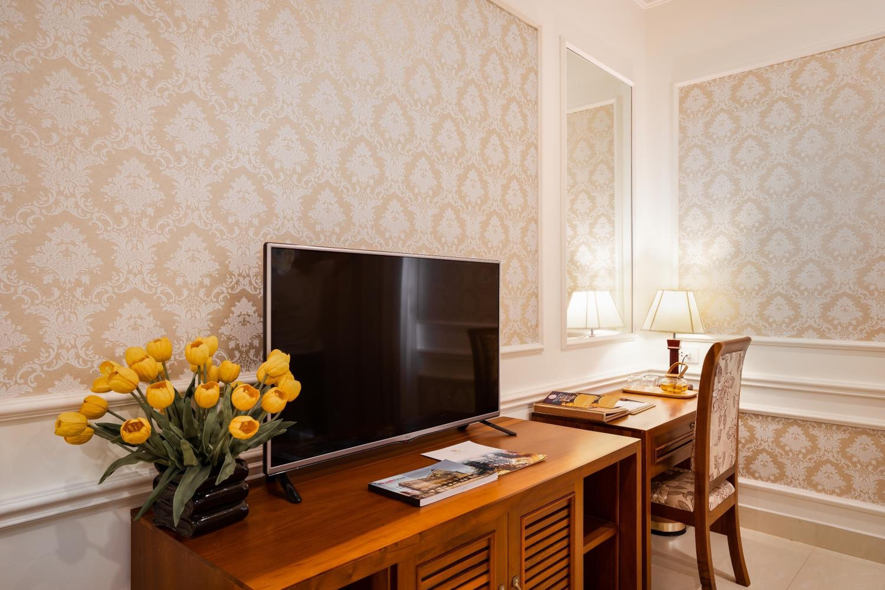 1 bedroom, premium bedding, minibar, in-room safe