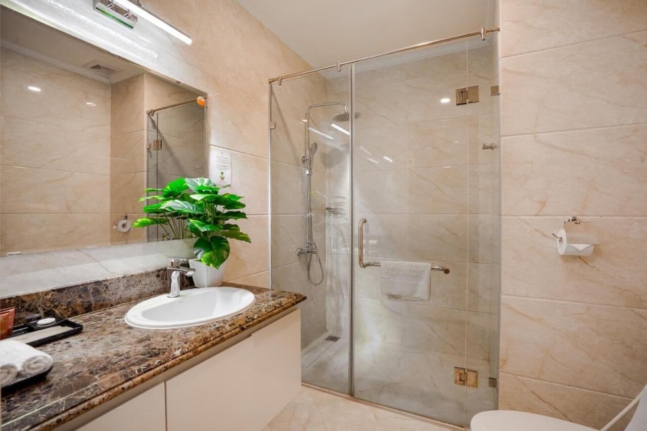 shower, free toiletries, hair dryer, slippers