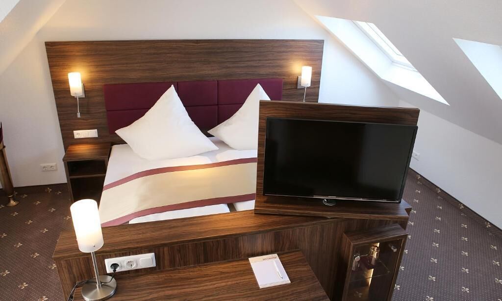 in-room safe, desk, free wifi, bed sheets