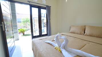 Deluxe Room | Desk, free WiFi