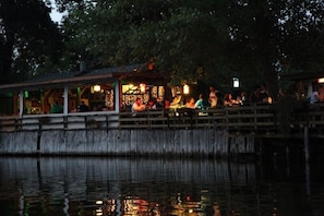 Se sirven desayunos, almuerzos y cenas; cocina turca