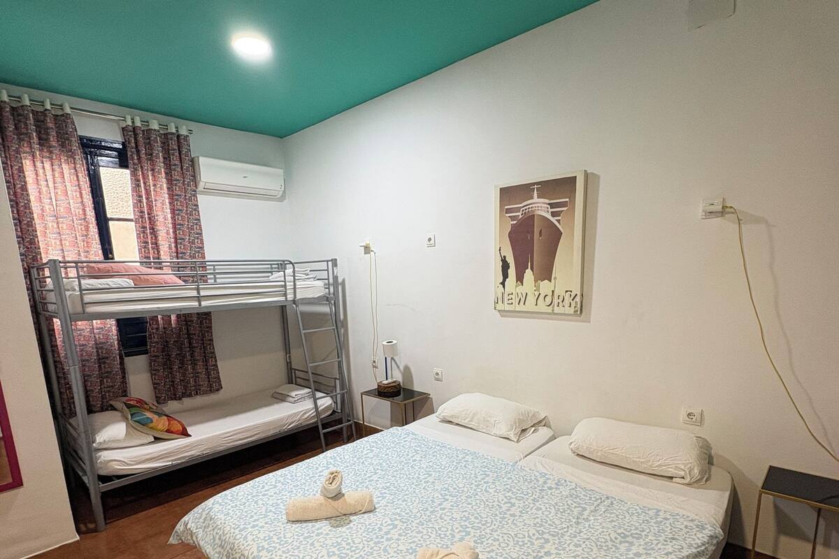 Habitación Familiar | Egyptian cotton sheets, premium bedding, down comforters, pillowtop beds