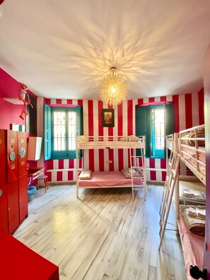 Egyptian cotton sheets, premium bedding, down duvets, pillow-top beds - Rio Hostel (Seville)