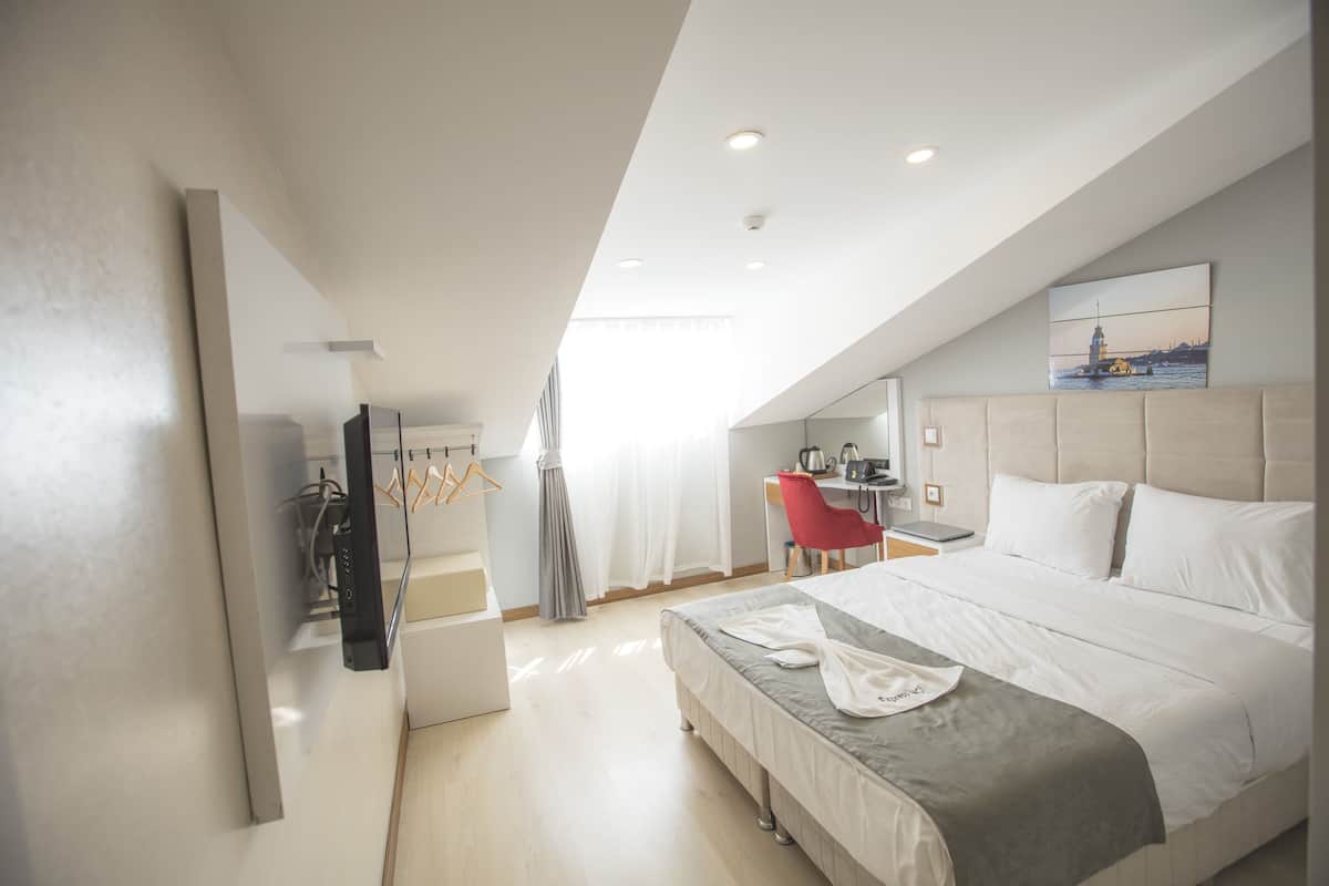 Deluxe Double or Twin Room | Premium bedding, free minibar items, in-room safe, desk