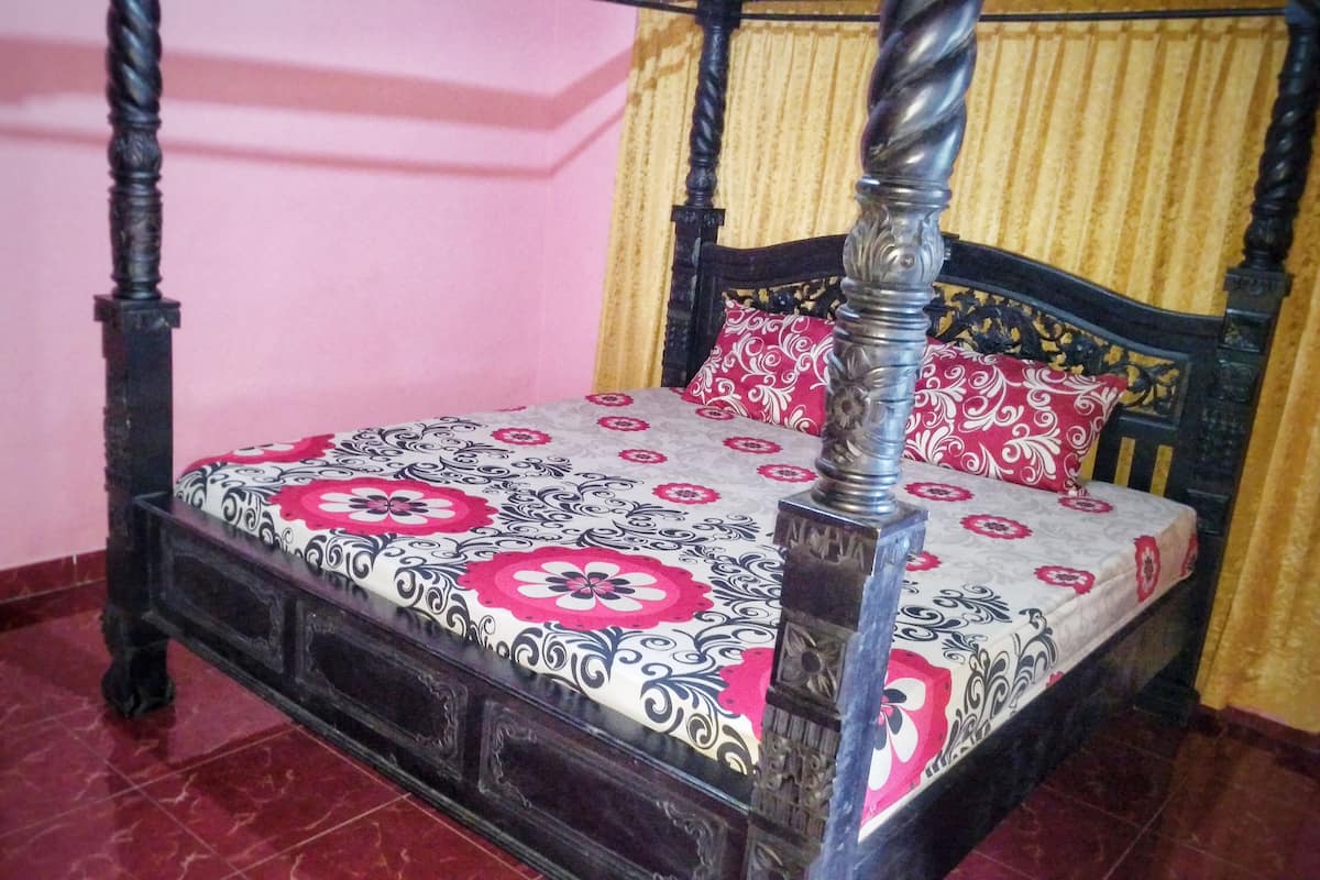 Superior Bungalow, 1 Bedroom, Pool View | Desk, rollaway beds, free WiFi
