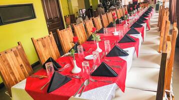 Café da manhã, almoço e jantar