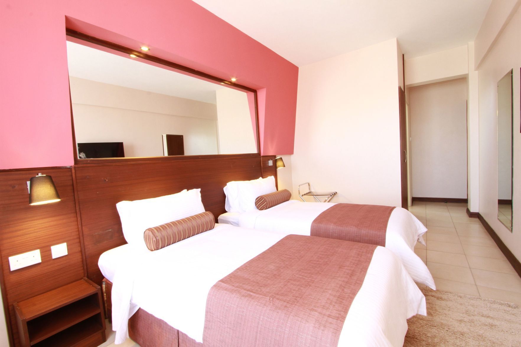 Premium bedding, in-room safe, desk, blackout drapes