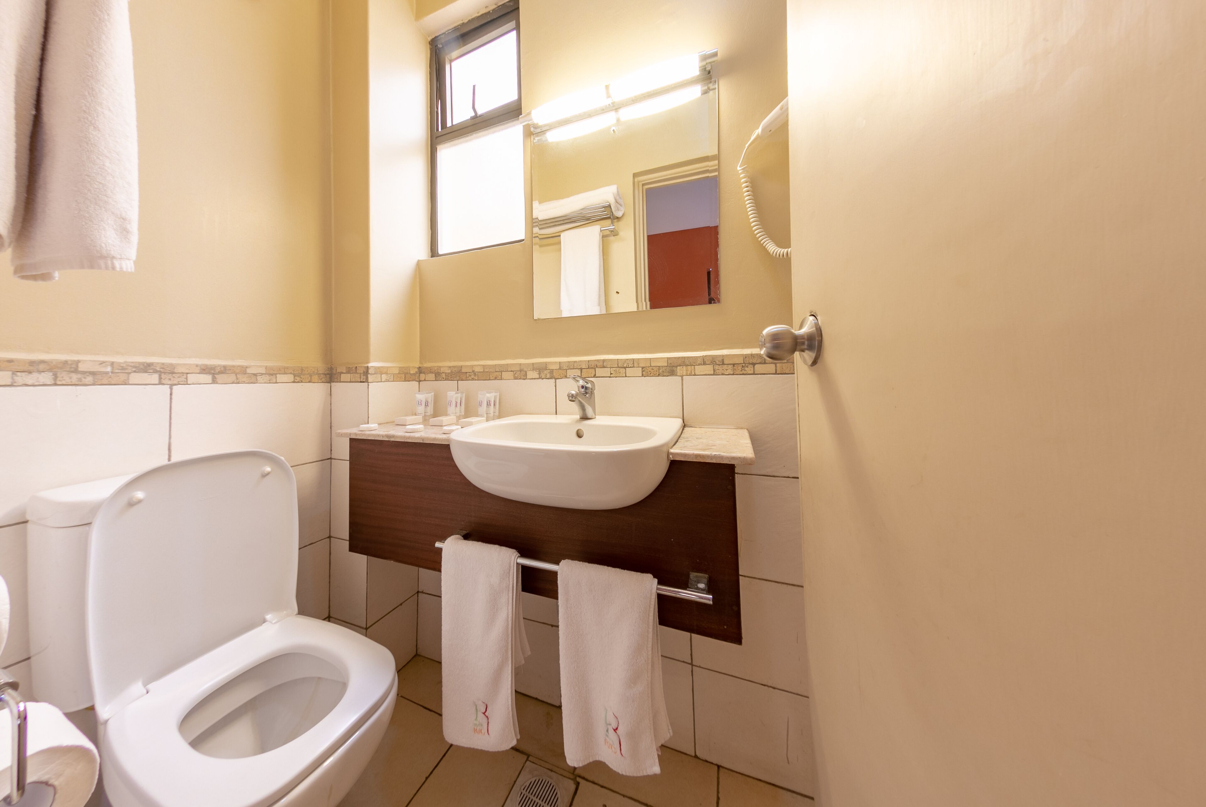 deluxe twin room | bathroom | shower, free toiletries, hair dryer, slippers