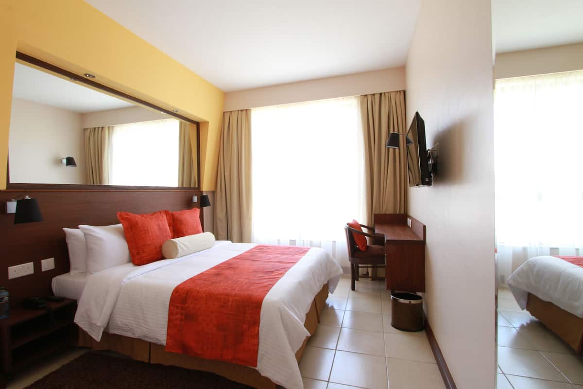 Premium bedding, in-room safe, desk, blackout drapes