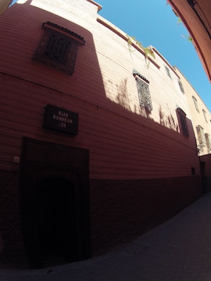 Fachada de la propiedad