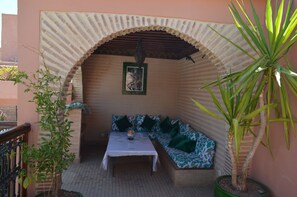 Se sirven desayunos, almuerzos, cenas y cocina marroquí 