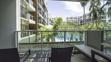 2 Bedrooms Apartment, Pool View | Terrace/patio