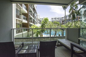 2 Bedrooms Apartment, Pool View | Terrasse/Patio
