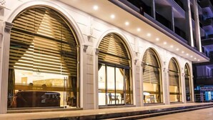 A hotel facade with arched windows and a well-lit entrance. - Süzer Resort Hotel (Silifke)