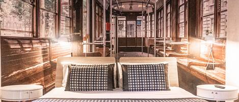 Studio (3 people) | Tallelokero huoneessa, työpöytä