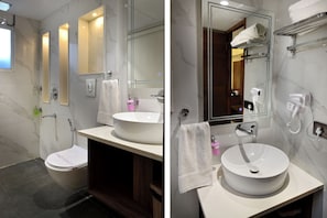 Shower, rainfall showerhead, free toiletries, hair dryer