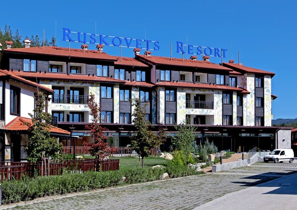 A multi-story building with a sign reading "Ruskovets Resort".