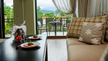 Flat-screen TV, table tennis