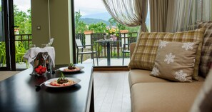 Flat-screen TV, ping pong - Ruskovets Resort & Thermal SPA (Bansko)