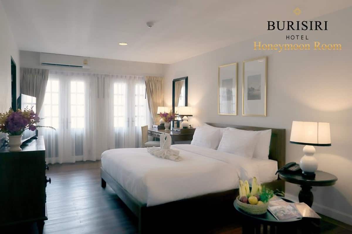 Suite Bulan Madu | Minibar, brankas, meja kerja, dan Wi-Fi gratis
