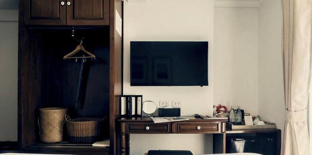 Minibar, in-room safe, desk, free WiFi