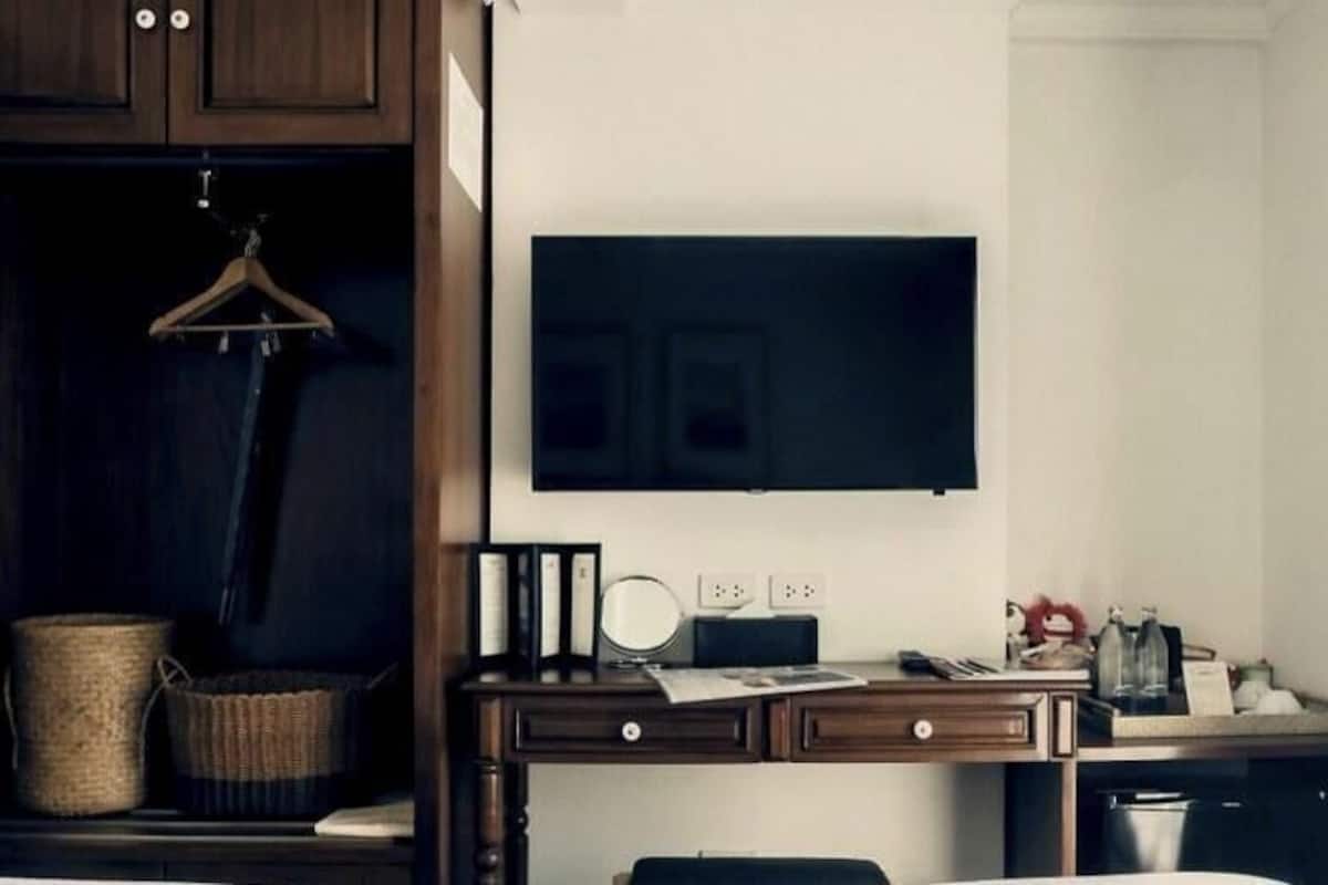 Minibar, caja fuerte, escritorio y wifi gratis