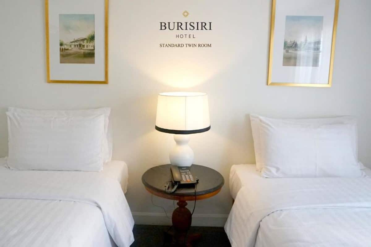 Standard Room Twin Bed | Minibar, brankas, meja kerja, dan Wi-Fi gratis