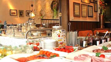 Free daily buffet breakfast
