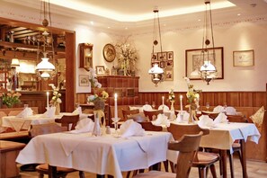 Se sirven cenas y cocina regional 