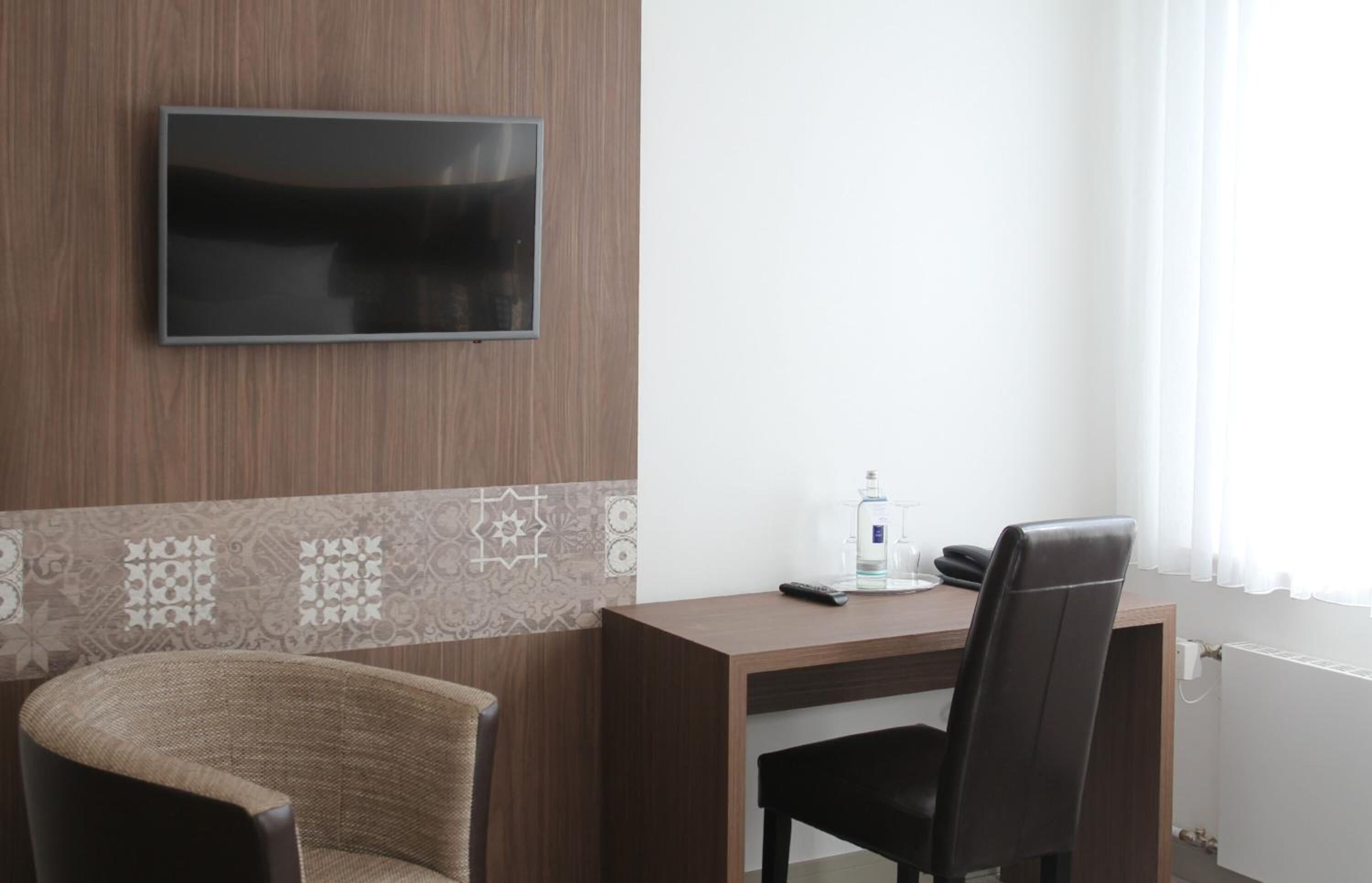 premium bedding, in-room safe, desk, soundproofing