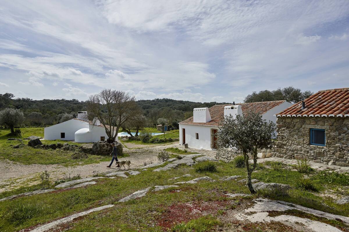 4 bedrooms, premium bedding, soundproofing, cots/infant beds