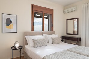 Egyptian cotton sheets, premium bedding, in-room safe - Triopetra Luxury Villas Panagia (Agios Vasileios)