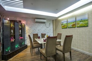 Food and drink - Highgarden (Dhaka)