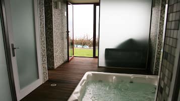 Bain à remous intérieur