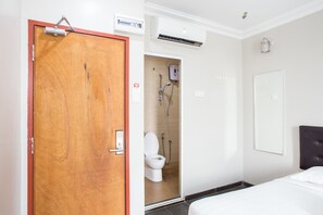 Habitación familiar, 2 camas de matrimonio | Escritorio, tabla de planchar con plancha, wifi gratis