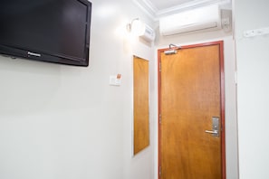 Chambre Supérieure, 1 grand lit | Bureau, fer et planche à repasser, Wi-Fi gratuit