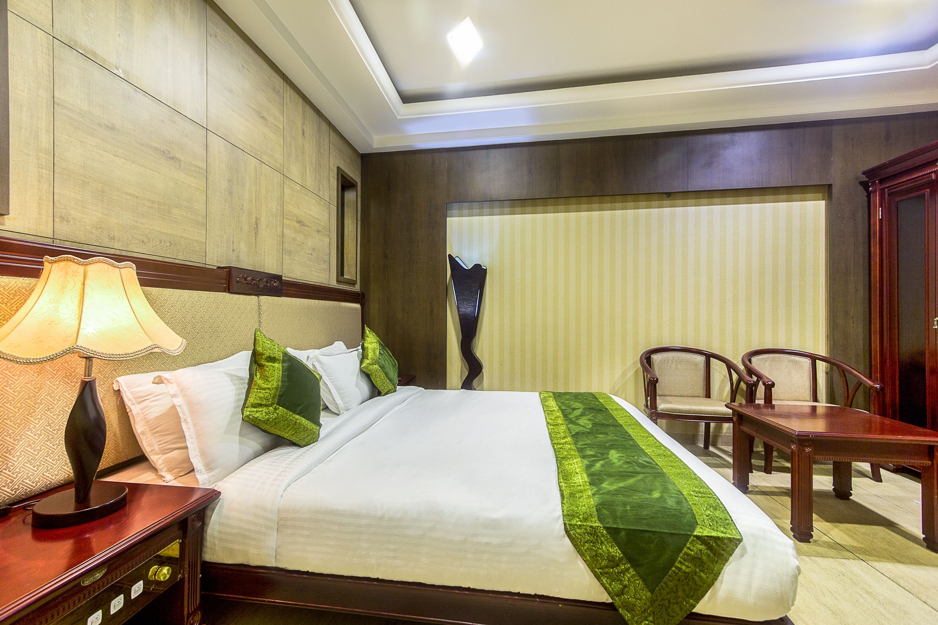 deluxe room | 1 bedroom, desk, iron/ironing board, rollaway beds