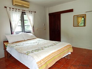 Minibar, desk, free rollaway beds, free WiFi - Wangnamkam Riverside Resort (That Phanom)