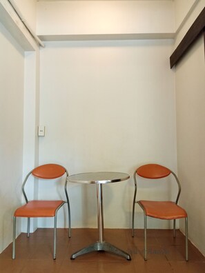 迷你吧、办公桌、免费折叠床/加床、免费 WiFi