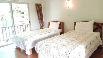 Standard Twin Room - Dok Koon | Minibar, desk, free rollaway beds, free WiFi