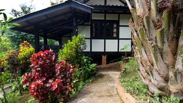 Garden View Twin Bungalow | Terrace/patio