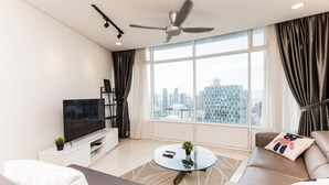 Rom – city, 2 soverom, byutsikt | Oppholdsrom | LCD-TV