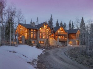 Front of property – evening/night - Ruby Ranch 6 Bedroom Holiday home by Key to the Rockies (Silverthorne)