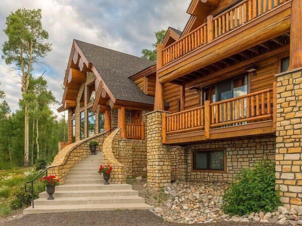Exterior - Ruby Ranch 6 Bedroom Holiday home by Key to the Rockies (Silverthorne)
