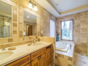 Bathroom - Ruby Ranch 6 Bedroom Holiday home by Key to the Rockies (Silverthorne)