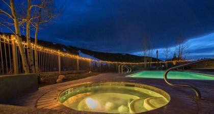 Red Hawk Townhome 3 Bedroom Apartment by Key to the Rockies